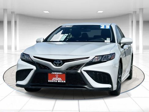 Used 2023 Toyota Camry SE image 6