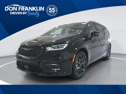 New 2026 Chrysler Pacifica Select w/ S Appearance Package