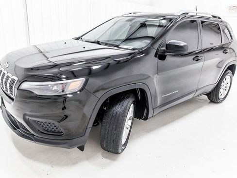 Used 2020 Jeep Cherokee Latitude FWD image 3