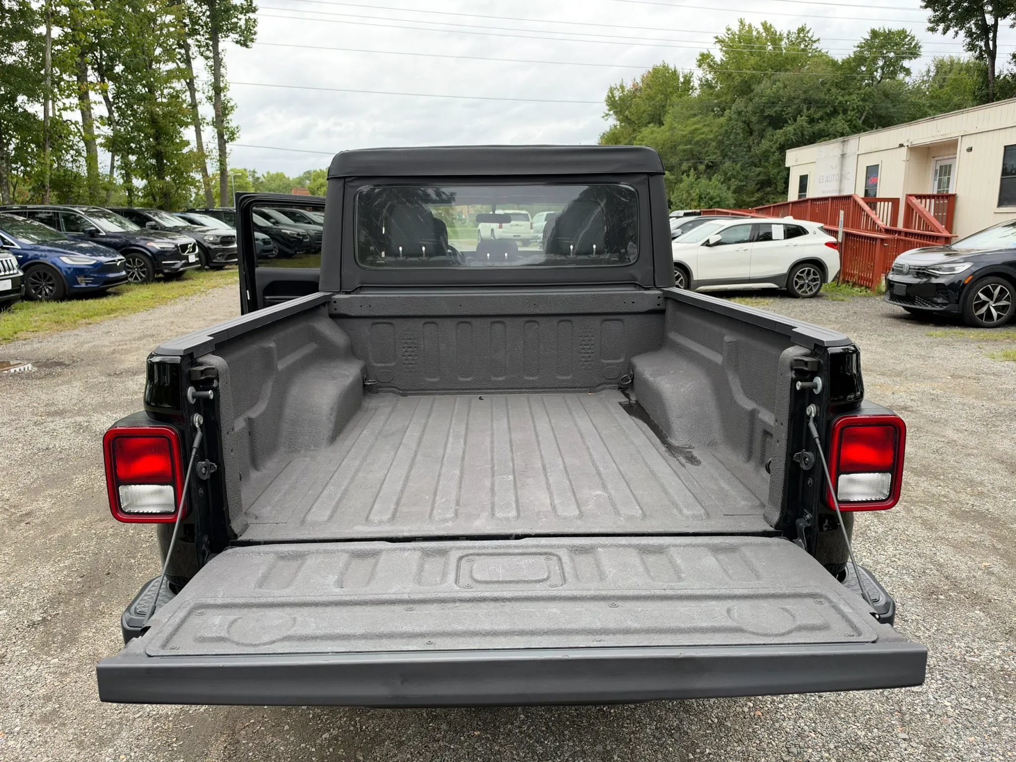 Used 2021 Jeep Gladiator Sport AWD/4WD image 25