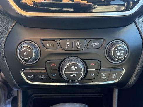 Used 2022 Jeep Cherokee Limited image 28