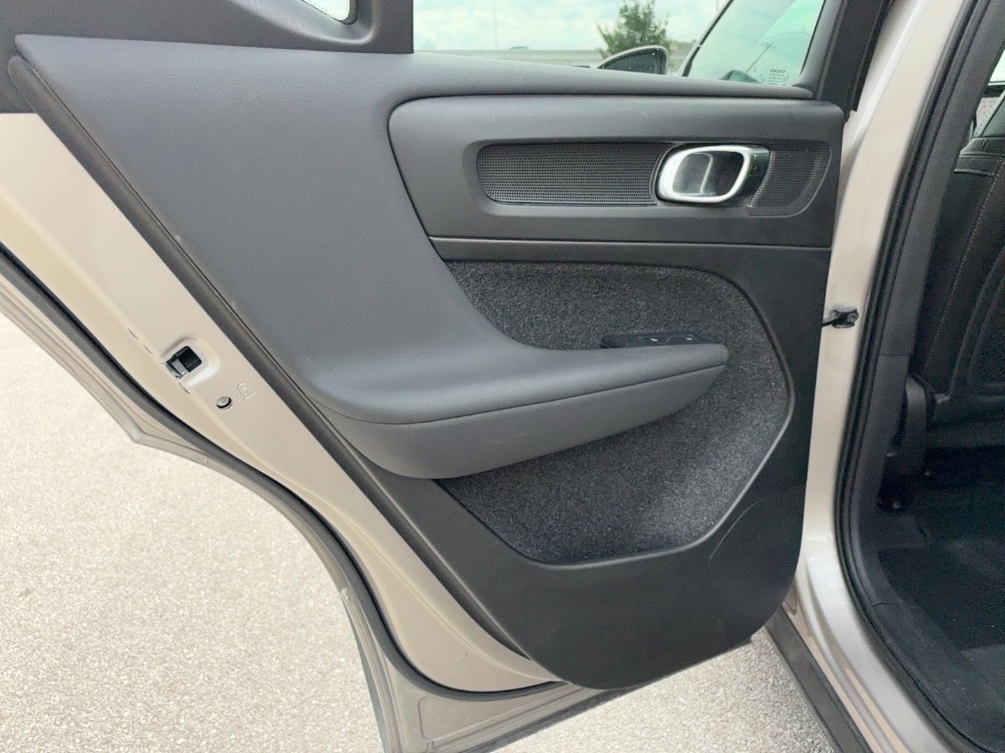 Certified 2024 Volvo XC40 B5 Plus AWD/4WD image 12
