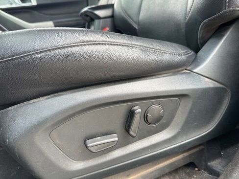 Used 2021 Ford Explorer Limited w/ Equipment Group 301A image 6