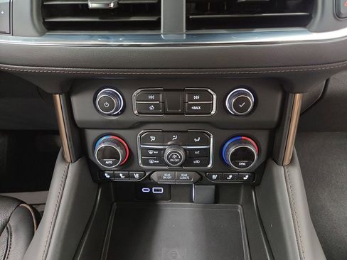 Used 2024 Chevrolet Tahoe High Country AWD/4WD image 18