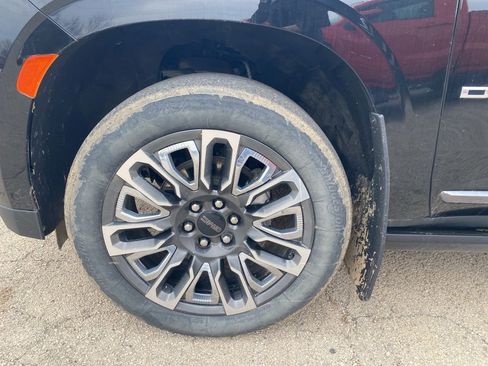 Used 2023 GMC Yukon XL Denali Ultimate image 18