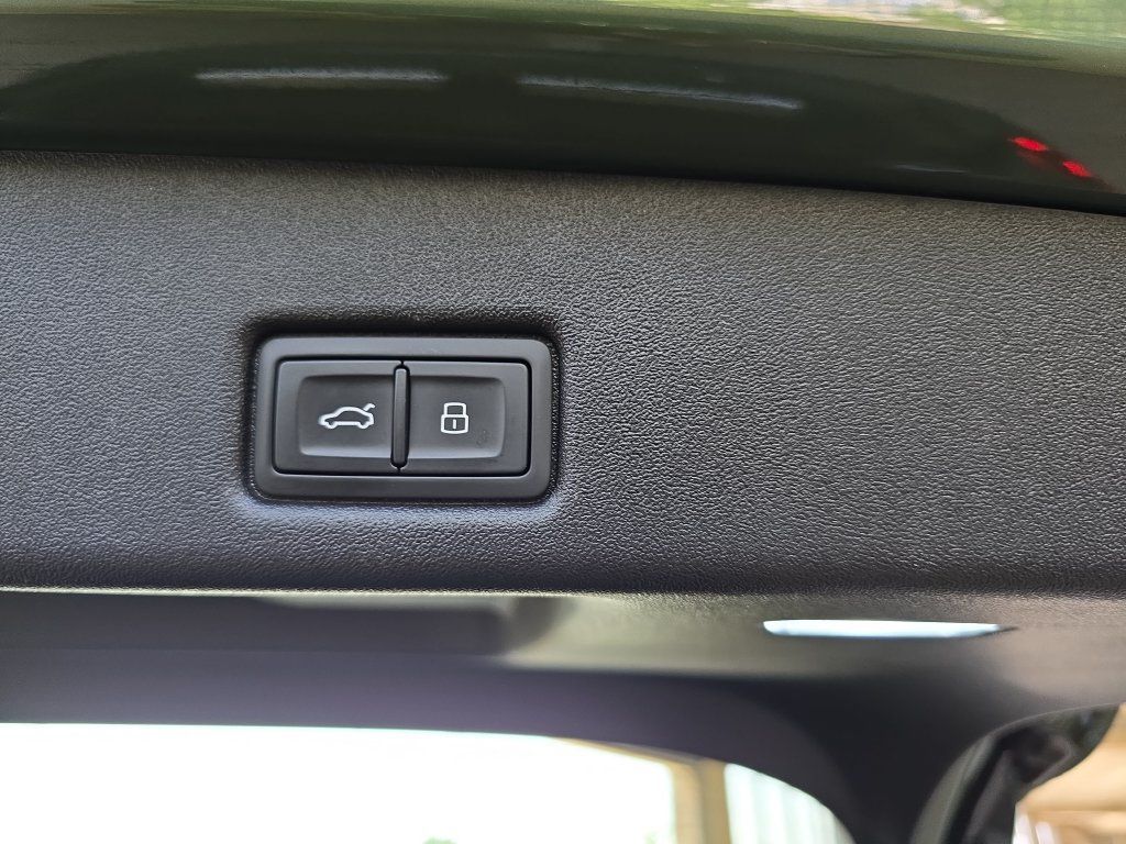Used 2025 Audi Q5 Premium w/ Convenience Package AWD/4WD image 16