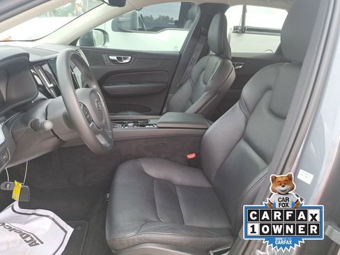 Used 2020 Volvo XC60 T5 Momentum image 5