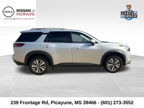 Used 2025 Nissan Pathfinder SL FWD image 7
