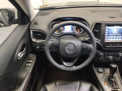 Used 2021 Jeep Cherokee Trailhawk AWD/4WD image 22