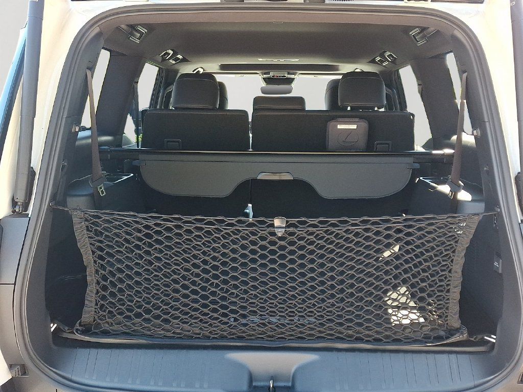 Used 2024 Lexus GX 550 w/ Accessory Package (31) AWD/4WD image 28