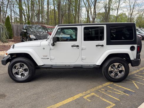 Used 2018 Jeep Wrangler Unlimited Sahara w/ Connectivity Group image 8