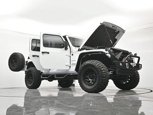 Used 2023 Jeep Wrangler Unlimited Sahara w/ Cold Weather Group AWD/4WD image 50