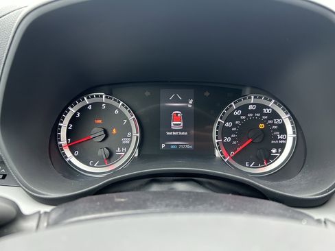 Used 2021 Toyota Highlander L image 11