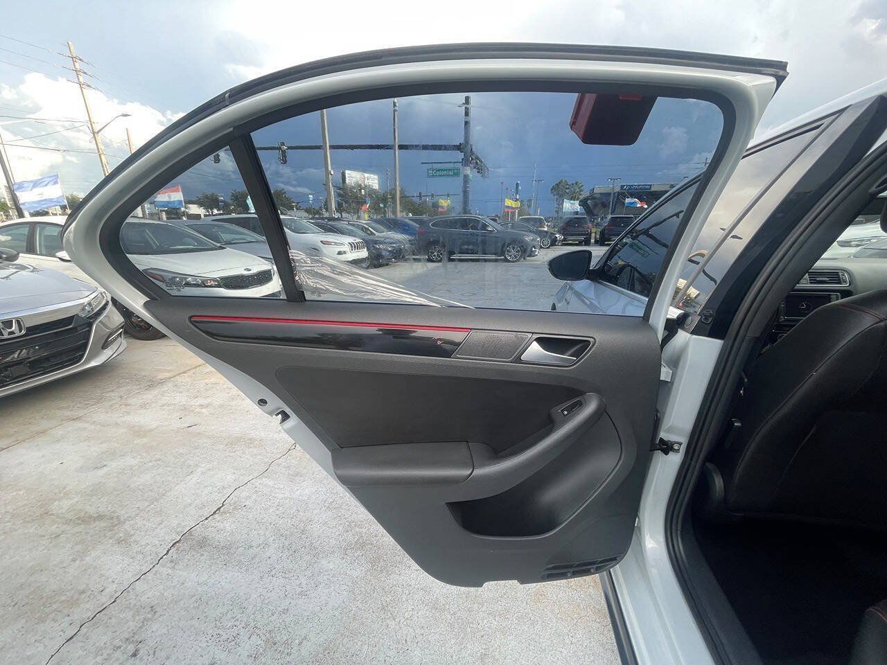 Used 2018 Volkswagen Jetta GLI FWD image 8