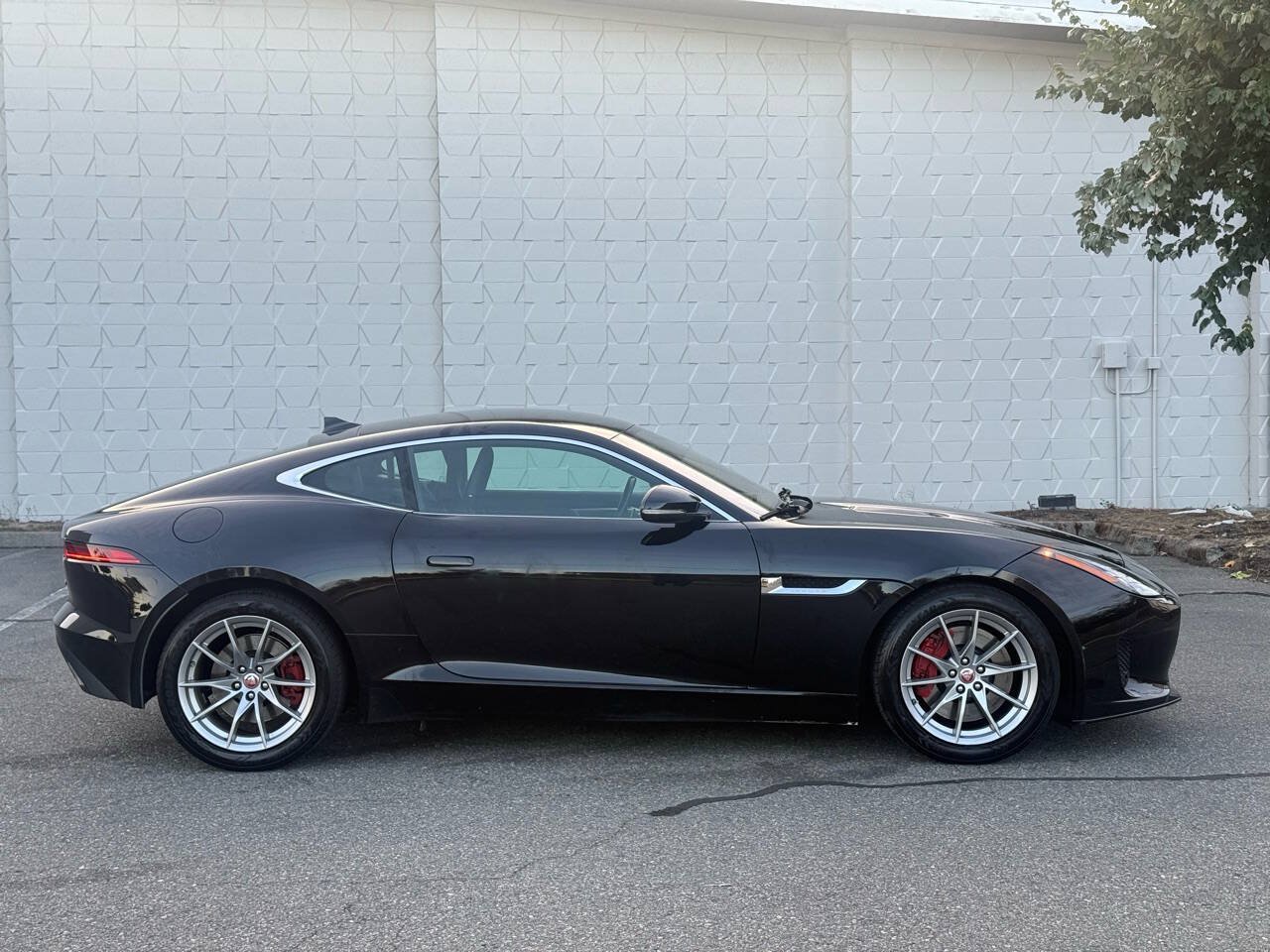Used 2018 Jaguar F-TYPE Coupe RWD image 5