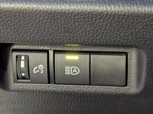 Used 2025 Toyota RAV4 XLE FWD image 7