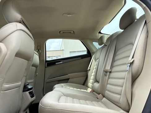 Used 2015 Ford Fusion SE FWD image 23
