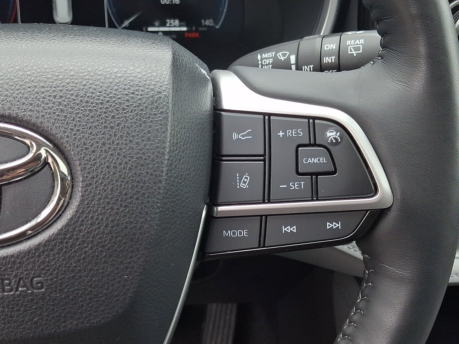 Used 2023 Toyota Highlander Limited AWD/4WD image 23
