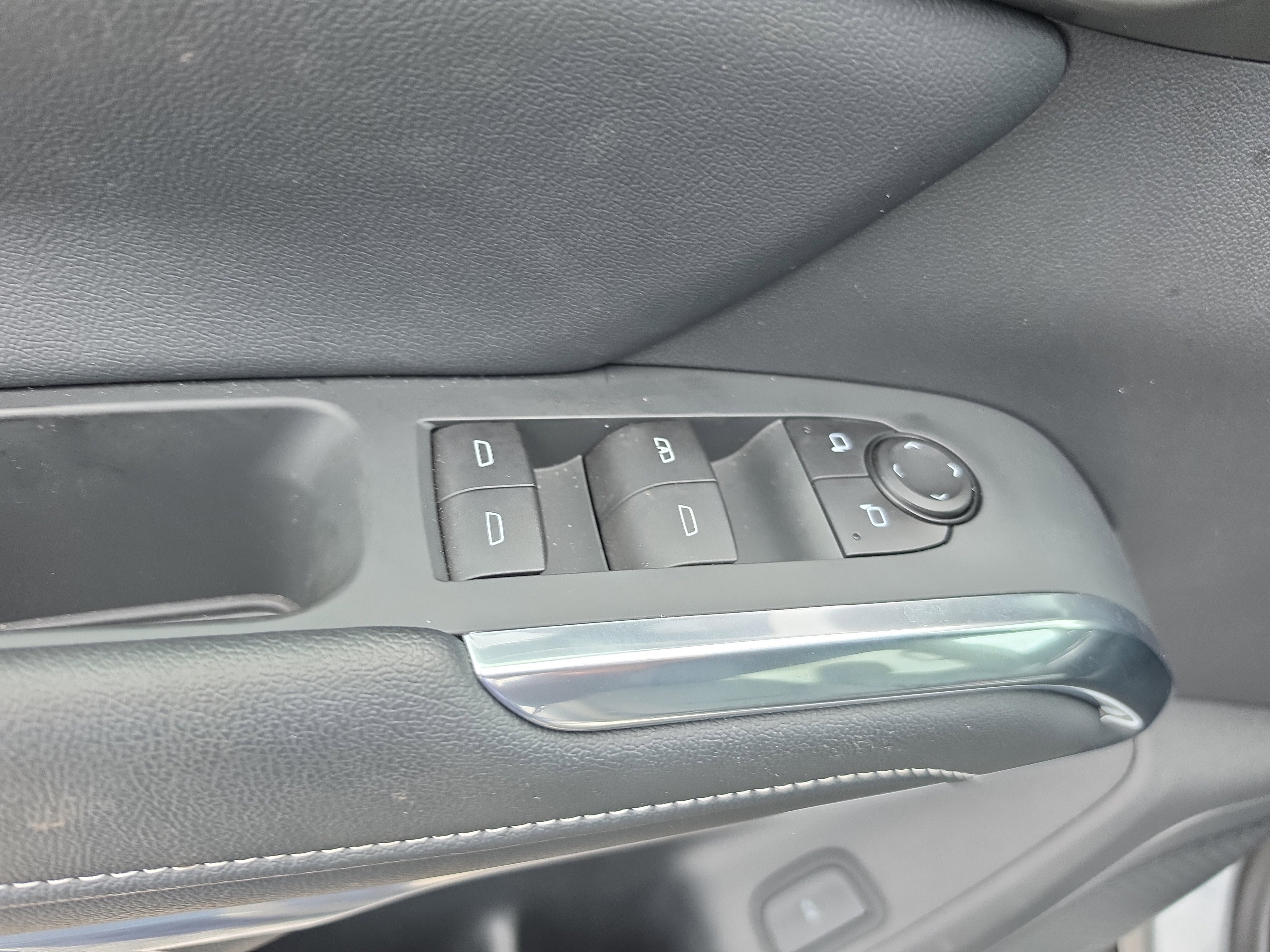 Certified 2026 Chevrolet Traverse LT FWD image 19