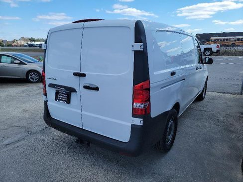 Used 2023 Mercedes-Benz Metris image 7