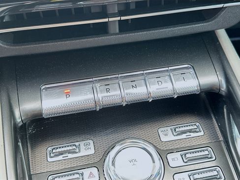 Used 2025 Lincoln Nautilus Premier image 14