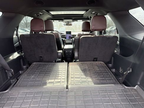 Used 2022 Ford Explorer Platinum w/ Technology Package image 12