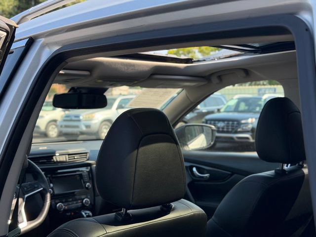 Used 2018 Nissan Rogue SL w/ Premium Package FWD image 9