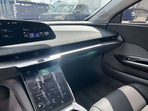 Used 2025 Lucid Air Pure image 12