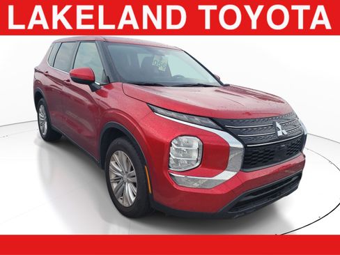 Used 2024 Mitsubishi Outlander ES FWD image 1