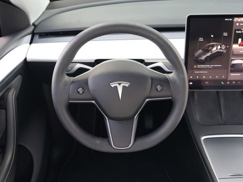 Used 2023 Tesla Model Y Long Range image 17