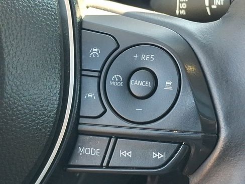 Used 2024 Toyota Corolla Cross XLE w/ Convenience Package AWD/4WD image 23