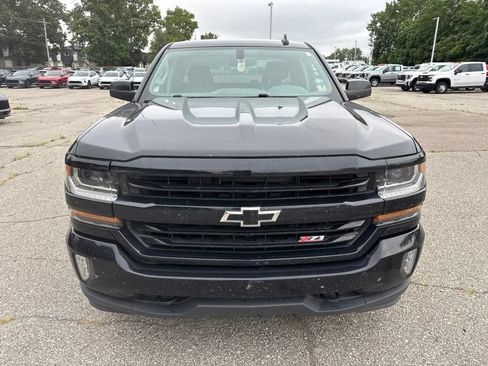 Used 2018 Chevrolet Silverado 1500 LT w/ Midnight Edition AWD/4WD image 3