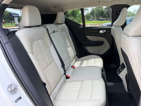Certified 2023 Volvo XC40 B4 Plus w/ Protection Package Premier FWD image 12