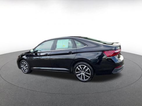 Used 2025 Volkswagen Jetta SE image 10