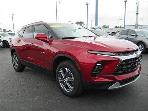 Used 2024 Chevrolet Blazer LT w/ Convenience Package FWD image 3
