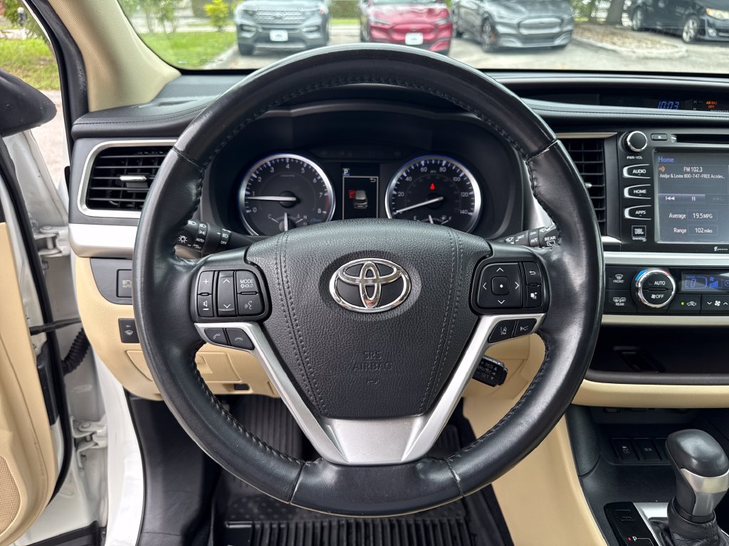 Used 2019 Toyota Highlander Limited AWD/4WD image 16