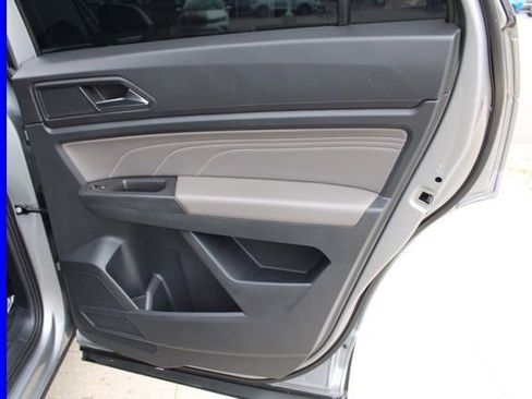 Used 2022 Volkswagen Atlas Cross Sport SE w/ Panoramic Sunroof Package image 25