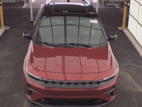 Used 2024 Jeep Wagoneer Launch Edition AWD/4WD image 3