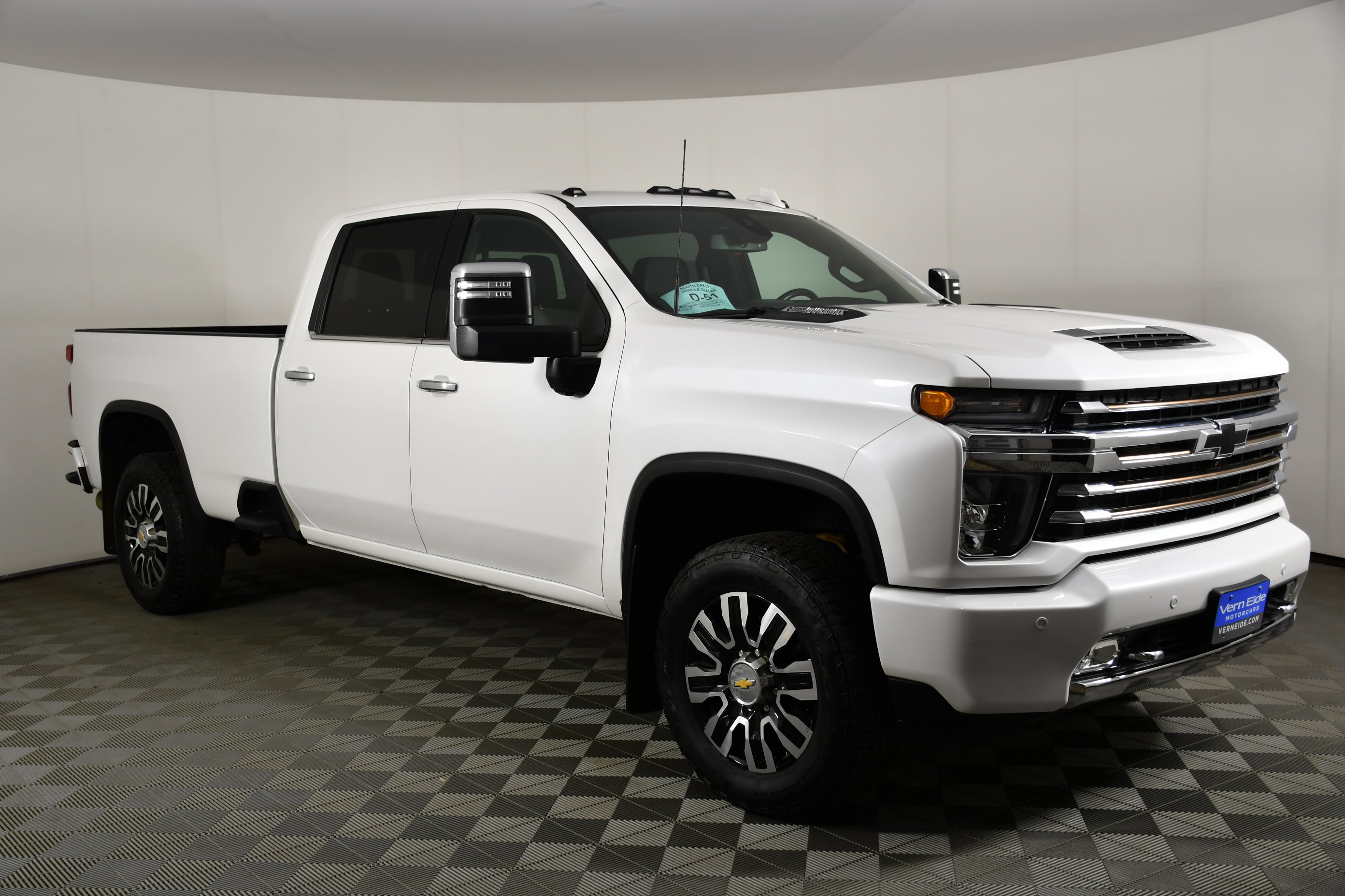 Used 2022 Chevrolet Silverado 3500 High Country w/ Safety Package II AWD/4WD image 4