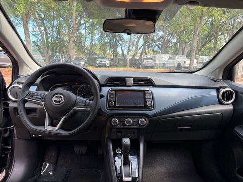 Used 2025 Nissan Versa SV image 29
