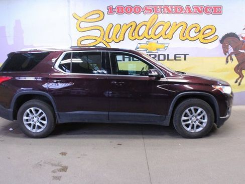 Used 2018 Chevrolet Traverse LT image 1
