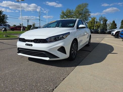 Used 2023 Kia Forte LXS image 1