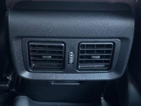 Used 2023 Toyota Venza Limited image 16