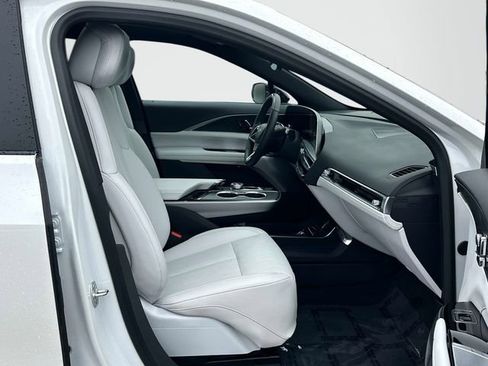 Used 2025 Cadillac Lyriq Sport image 22