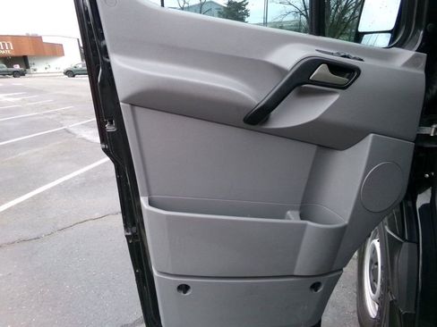 Used 2015 Mercedes-Benz Sprinter 2500 image 10