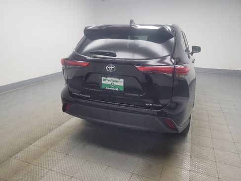 Used 2020 Toyota Highlander XLE AWD/4WD image 7