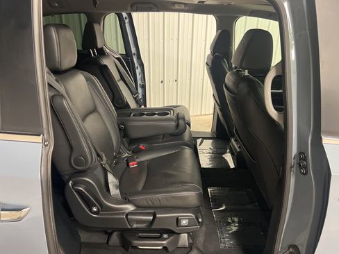 Used 2023 Honda Odyssey Touring image 11
