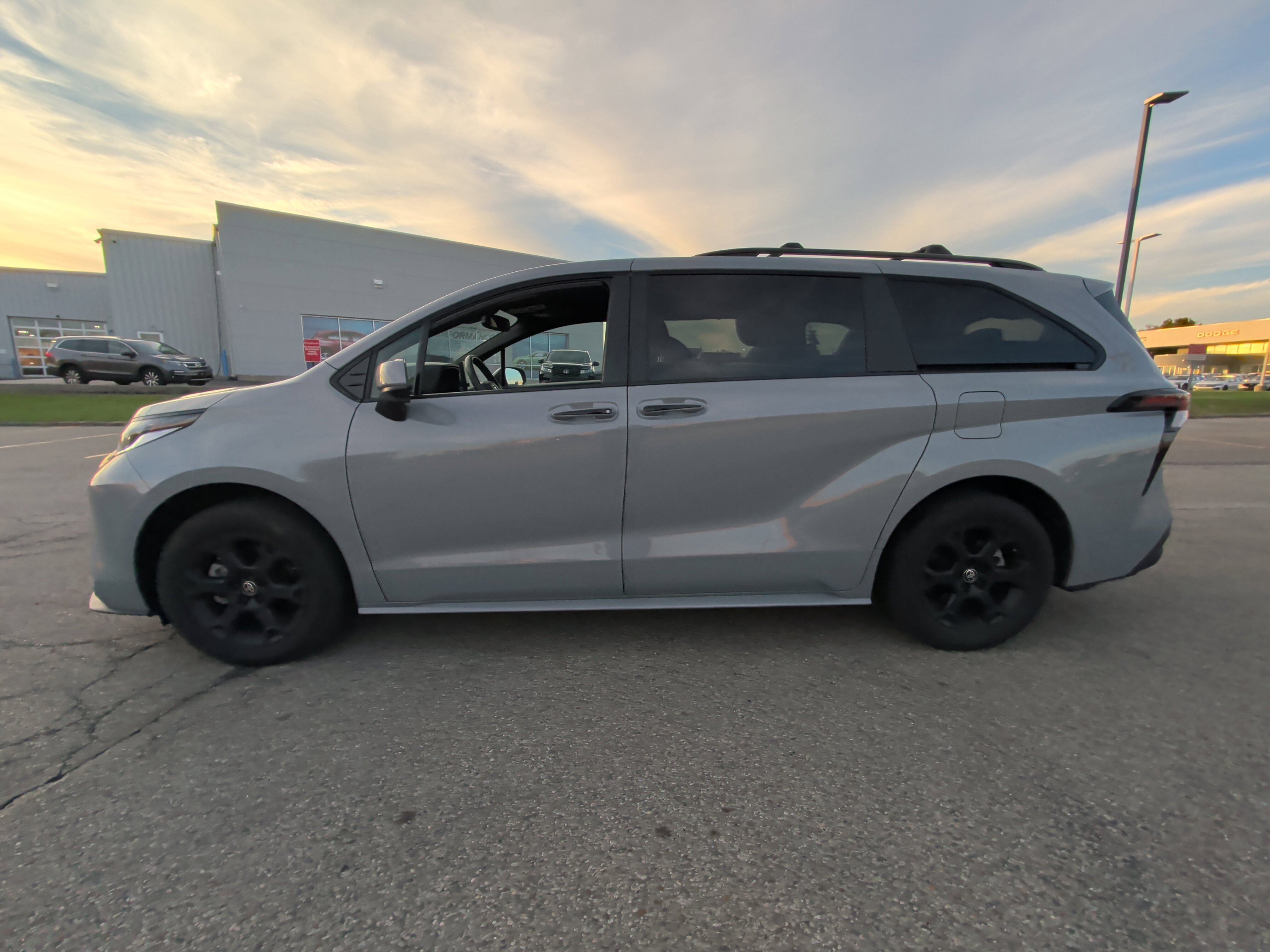 Used 2025 Toyota Sienna XLE Woodland Edition AWD/4WD image 2