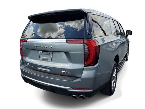 Used 2025 GMC Yukon XL Denali AWD/4WD image 4