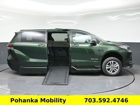 Used 2026 Toyota Sienna Limited FWD image 21